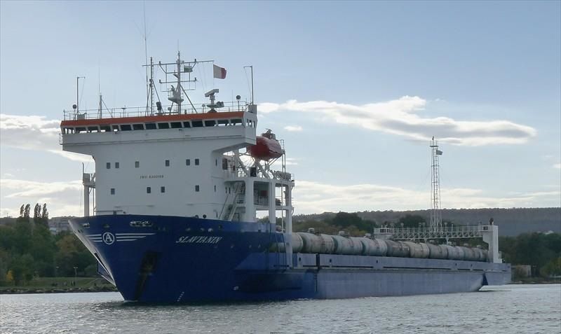 Руски кораб с вагони-цистерни на Газпром в момента се намира