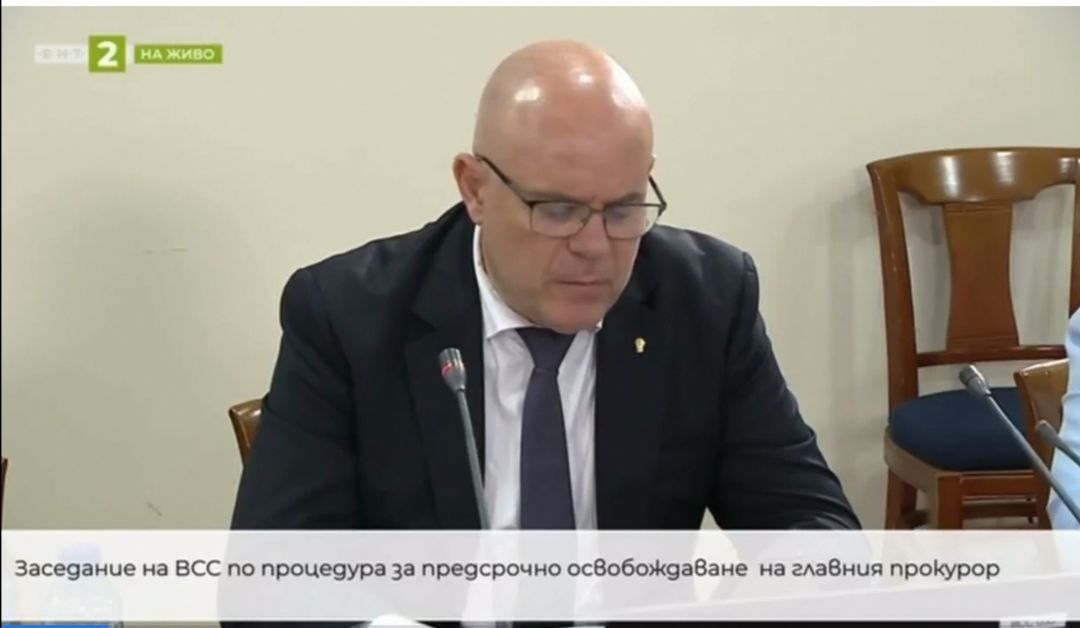 Главният прокурор Иван Гешев връчи на министъра на правосъдието в