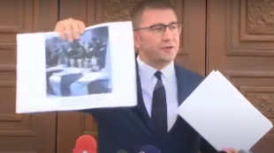 Лидерът на ВМРО ДПМНЕ Християн Мицкоски показа снимки на разстреляни