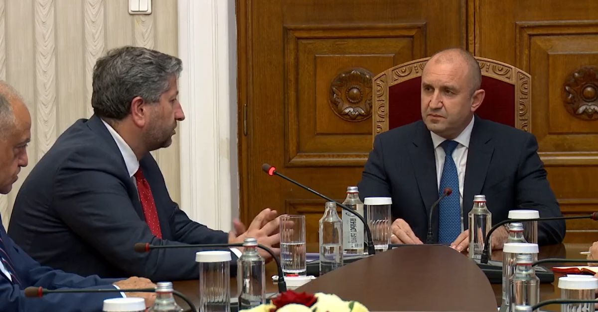 Президентът Румен Радев проведе консултация с представителите на ПГ на
