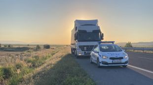 Два турски камиона са катастрофирали след полунощ на главен път