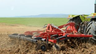 Тракторист съсипал 1,2 декара с пшеница в землището на село Родина