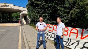 Представители на ВМРО водени от двама от съпредседателите Ангел Джамбазки