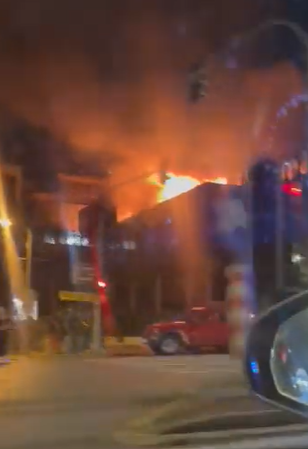 В Атина са запалени офиси на две гръцки медии съобщава