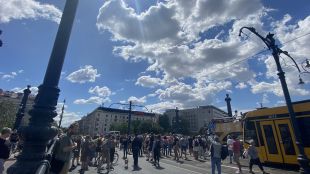 Около хиляда човека блокираха днес централен мост в Будапеща в