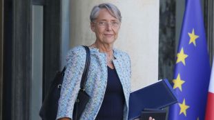 Министър председателят на Франция Елизабет Борн подаде оставка Тя е била