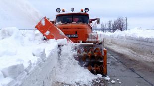 1110 снегопочистващи машини са на терен и обработват пътищата от