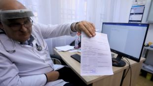 Националната здравно информационна система още буксува на местаДжипитата звънят в болниците за