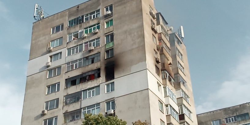 Пожар лумна на 11-ти етаж в жилищен блок в Шумен.
