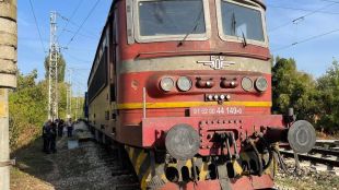 Бързият влак Варна София е закачил мъж в района на жп гарата