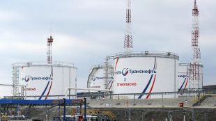 Руската компания Транснефт обяви че подновява подаването на петрол по
