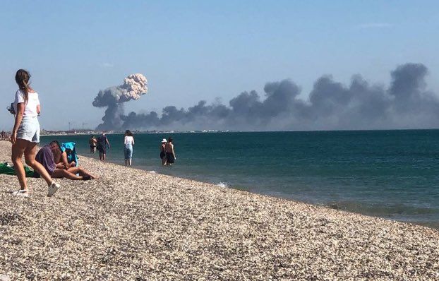 Силни експлозии отекнаха днес в руска военновъздушна база в Крим,
