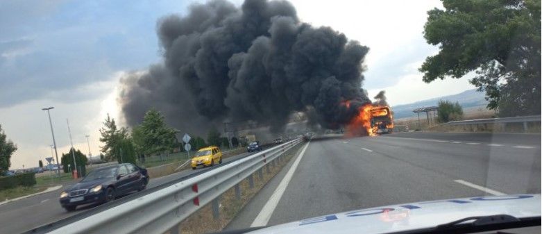 Автобус се е запалил в Бургас на изхода на АМ