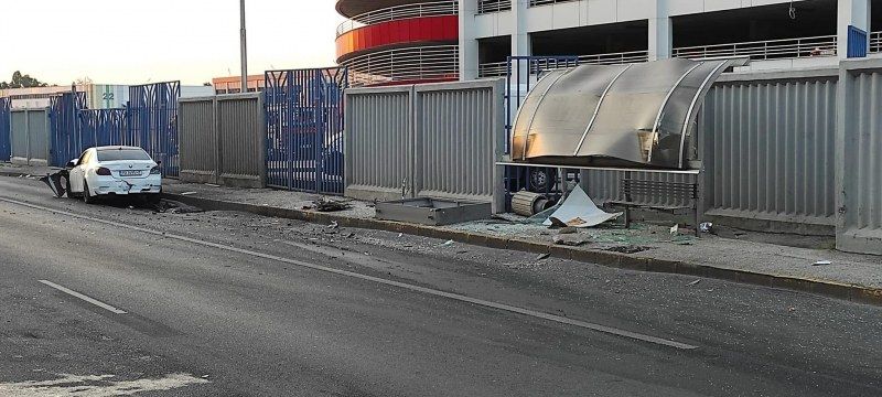 Два автомобила се удариха тази нощ на кръстовище край Международния