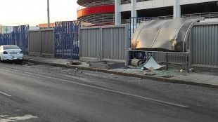 Два автомобила се удариха тази нощ на кръстовище край Международния