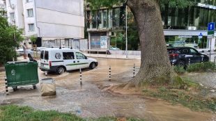 Центърът на София без вода заради авария (СНИМКИ)