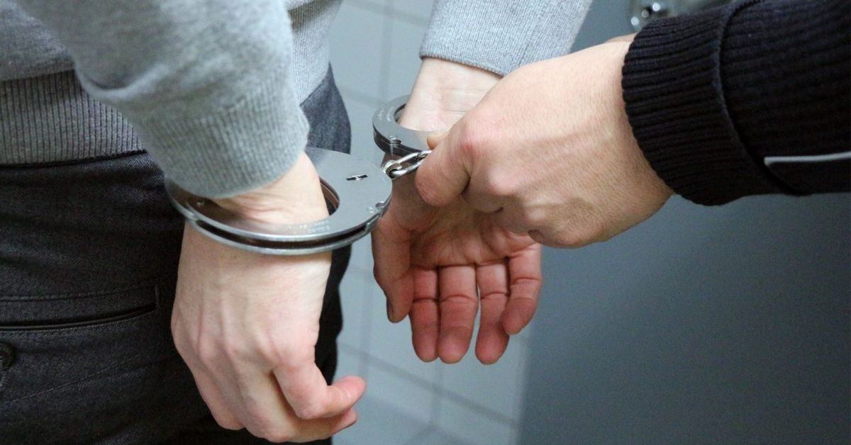 Шуменски полицаи арестуваха 32-годишен мъж, който се правил на компютърен