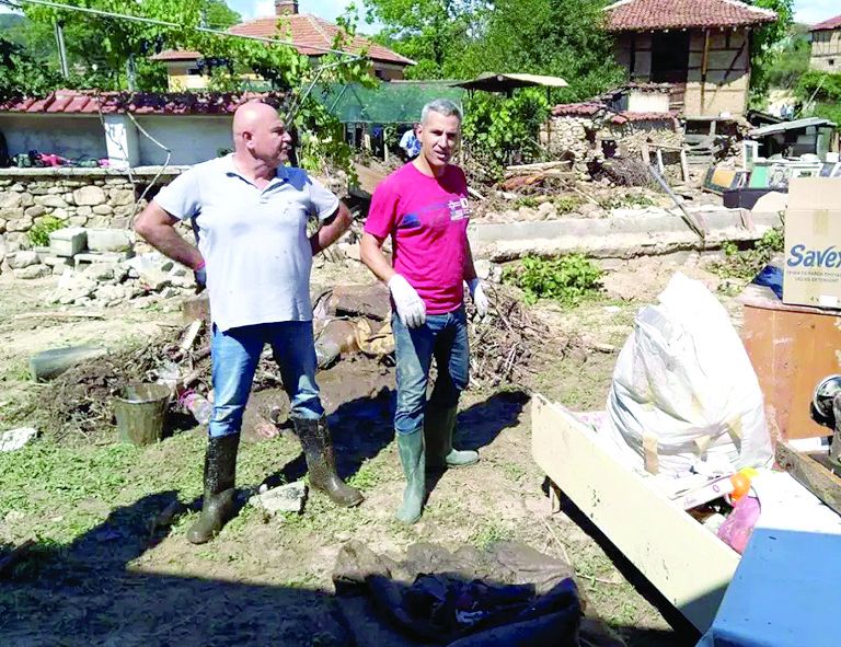 С призив за доброволчествоПострадалите села от наводнението в Карлово и