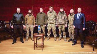 Руски офицери срещу западни наемници и Азов циДоговорката сключена след обявената