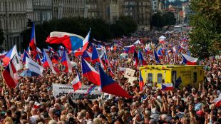 Поскъпването на  живота предизвика хиляди чехи да протестират в центъра