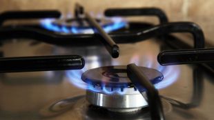 КЕВР определи 233,36 лв. за MWh цена на газа за октомври, поевтинява с 34%