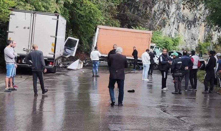 Тежка катастрофа стана по пътя между София и Самоков, съобщават
