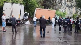 Тежка катастрофа стана по пътя между София и Самоков съобщават