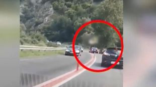 Шофьор избутва коли от пътя в Кресненското дефиле въпреки колчетата