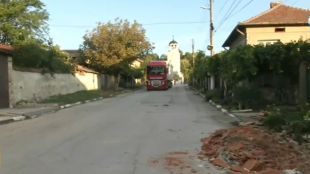 Камион се вряза в къща в плевенското село Згалево Шофьорът