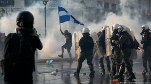 Хиляди недоволни от икономическата политика на правителството гърци се събират