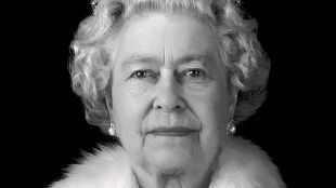 Британското кралско семейство публикува непоказвана досега снимка на кралица Елизабет