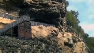 ВМРО закрива кампанията си в Крепчанския скален манастир в който