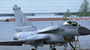 Китай строи ескадрила от модерни изтребители способни да поразяват самолети