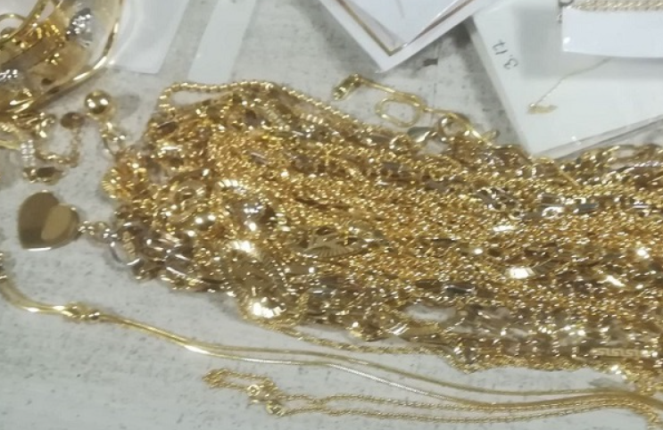 Спряха контрабандата на златни накити на стойност над 60 000