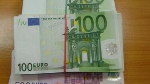 Митнически служители откриха недекларирани 189 050 евро на Митница Русе