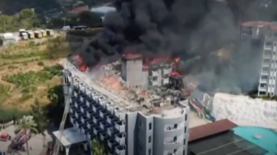 Голям пожар в петзвезден хотел в курорта Алания Южна Турция