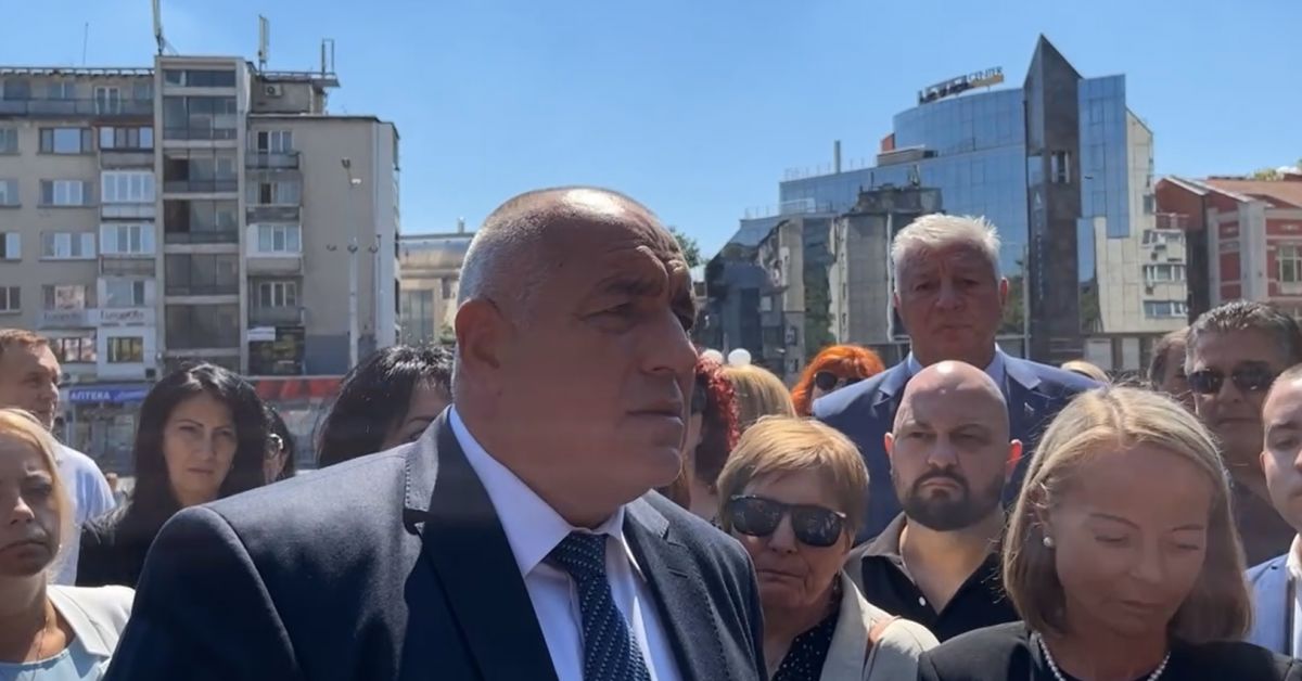 Бойко Борисов пристигна Пловдив на площад Съединение“ по случай националния