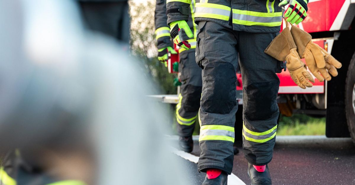 Пожарникари и полицаи от Сливен спасиха мъж, паднал в канал