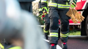 Пожар е унищожил автобус на градския транспорт в Пловдив съобщават
