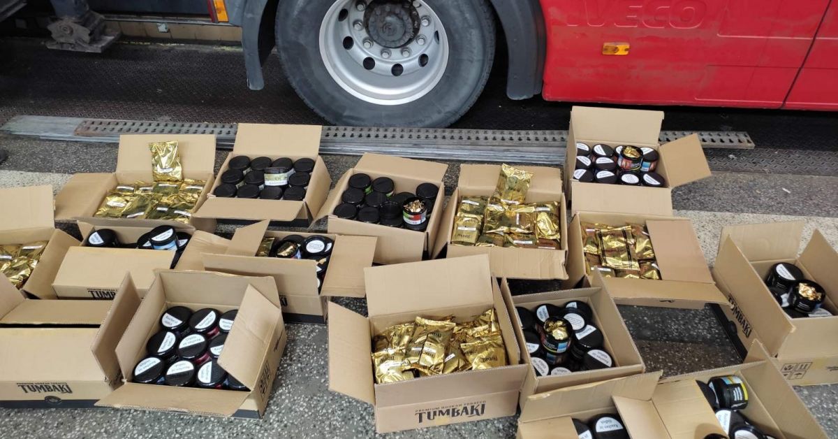 Митнически служители задържаха 250 кг контрабанден тютюн за наргиле на