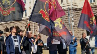 С възгласи Оставка започна протестът на ВМРО пред Централната избирателна