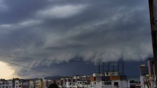 Мощна буря удари Бургас Силни пориви на ураганен вятър на