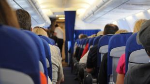 Испанската полиция издирва 12 пътници които напуснаха самолета си вчера