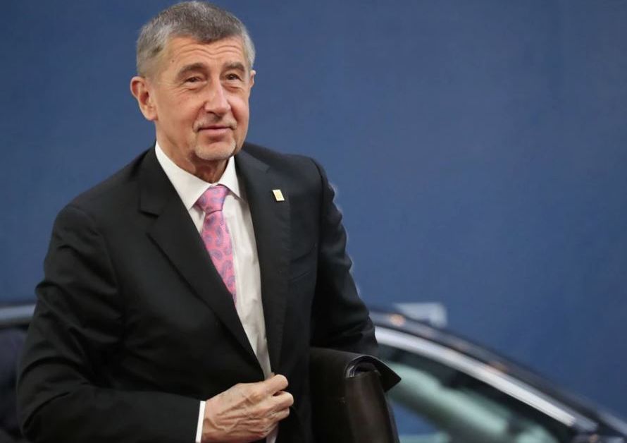 Бабиш е разследван за измами с еврофондовеБившият премиер на Чехия