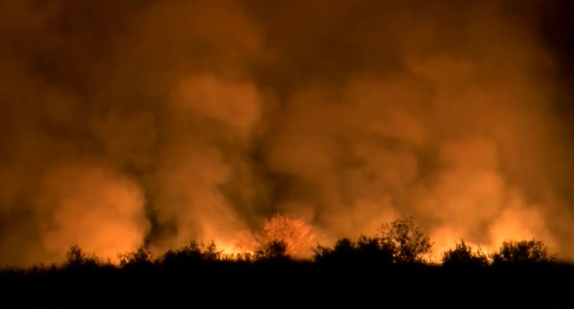Пожарът в Мини Марица-изток е овладян. Цяла нощ четири противопожарни екипа
