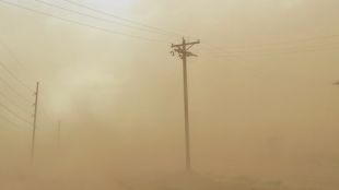 Пясъчна буря връхлетя американския щат Аризона и разстла прашна пелена
