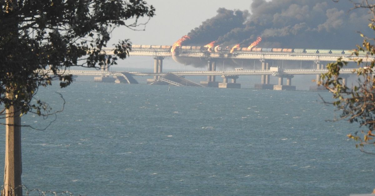 3 украински морски дрона, насочени към Кримския мост, са били