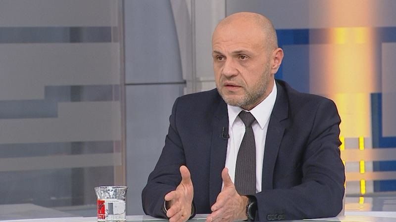 Българското общество е разделено на две - половината българи не