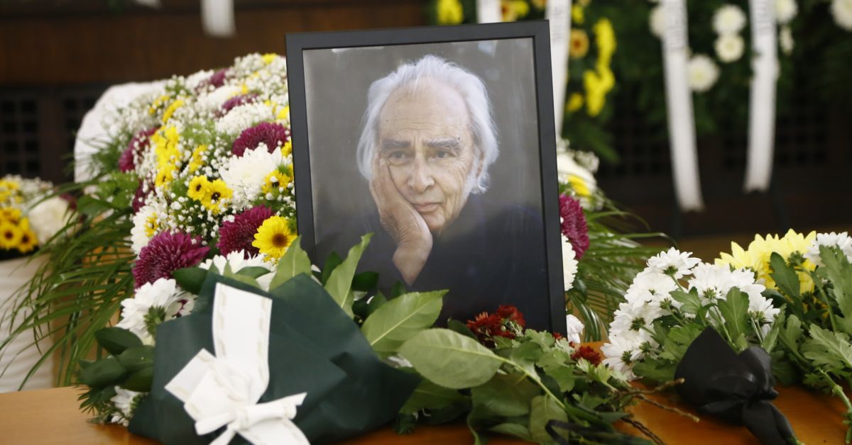 Във фоайето на БАН започна сбогуването с големия български писател