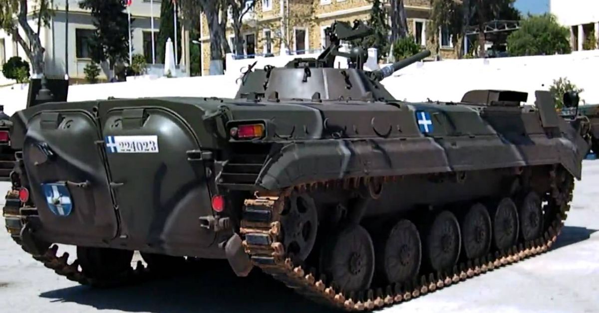 Ήδη η Ελλάδα παραδίδει στην Ουκρανία τεθωρακισμένα BMP-1 σοβιετικής κατασκευής